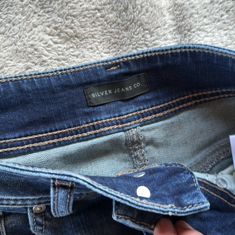 Silver Jeans Co.® Avery Wide Leg Curvy High Rise Double Button Jean - Picture 8 of 10